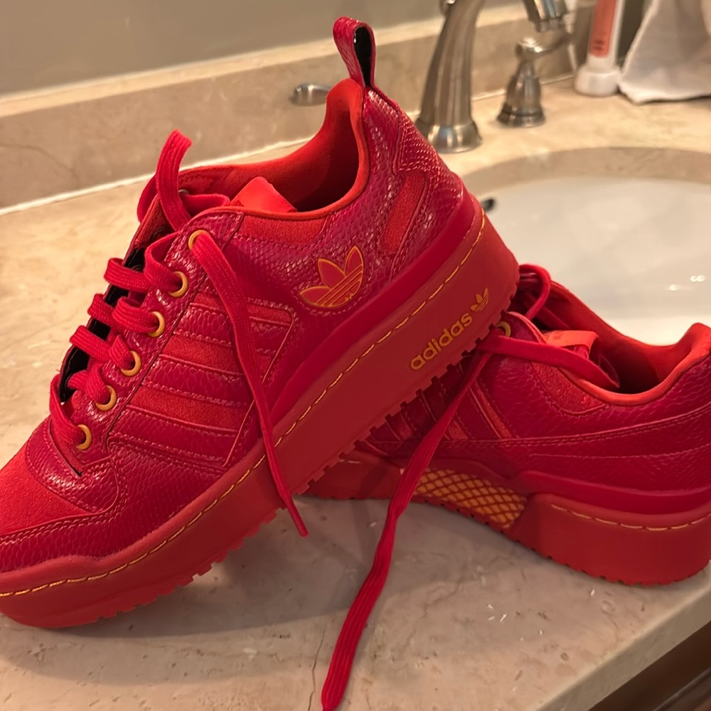 Women’s Adidas sneakers. Never worn. 2 extra sets of silky laces. Size 7.